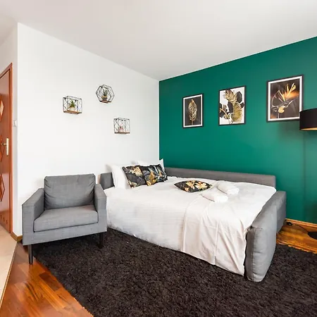 Saska Kepa Malachite By Bookinghost Warsaw