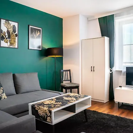 Apartment Saska Kepa Malachite By Bookinghost