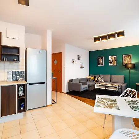 Saska Kepa Malachite By Bookinghost